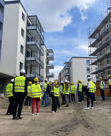 Erlenhöfe Jena: Internationale Delegation besucht größtes soziales Wohnbauprojekt Thüringens